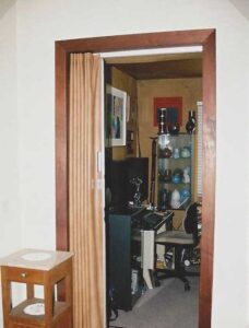 Porte ouverte sur le bureau