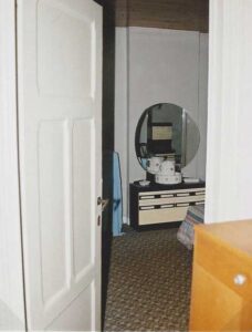 Salle de bain avec coiffeuse